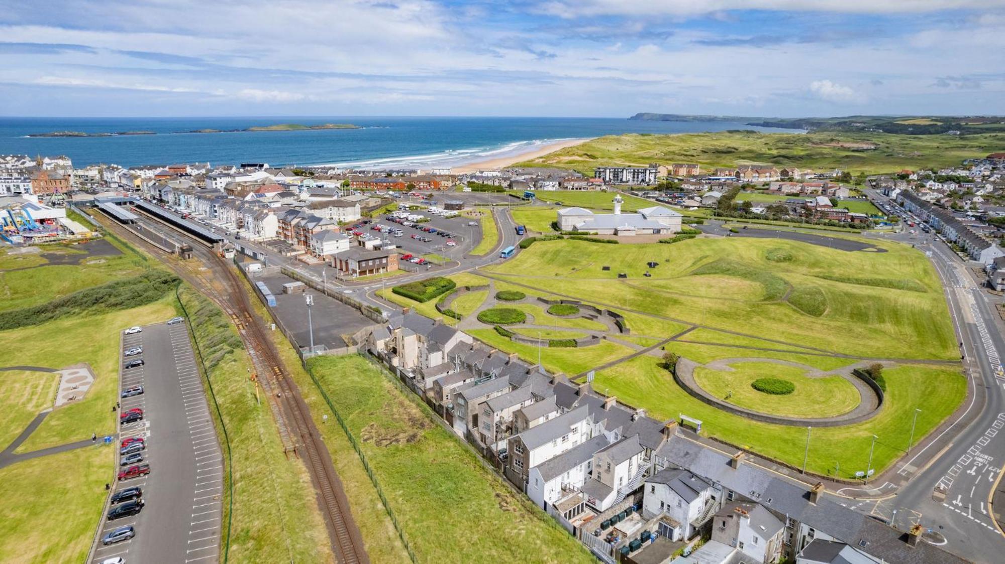 5 Dunluce Park - Portrush By The Sea Apartment Exterior photo